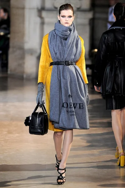 Look 10